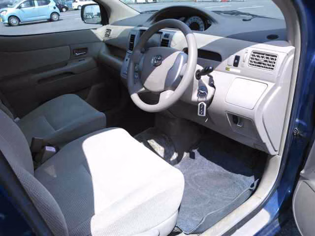 TOYOTA RAUM