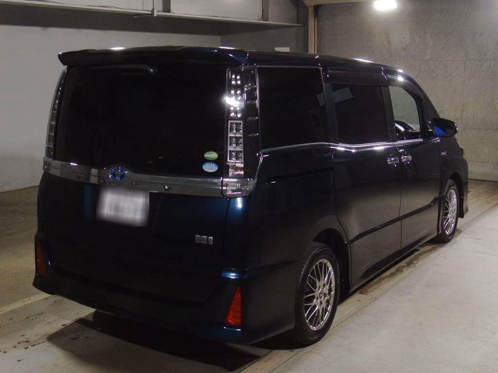 TOYOTA VOXY