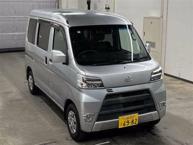 TOYOTA PIXIS VAN