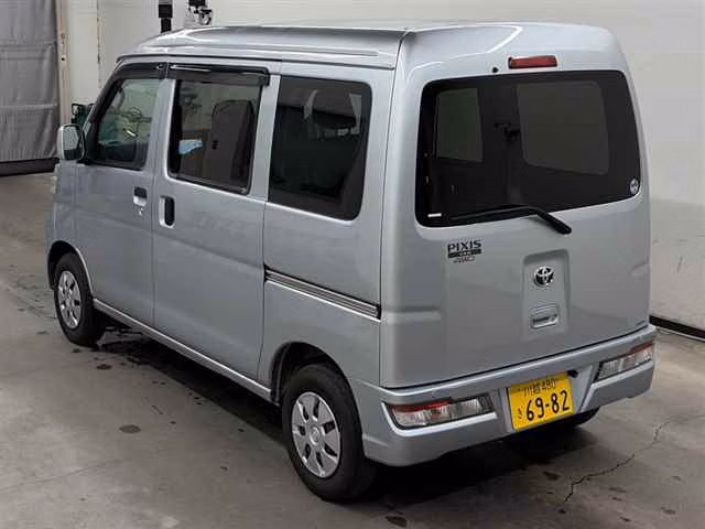 TOYOTA PIXIS VAN