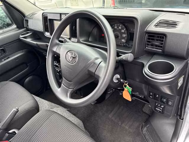 TOYOTA PIXIS VAN