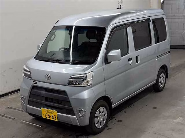 TOYOTA PIXIS VAN