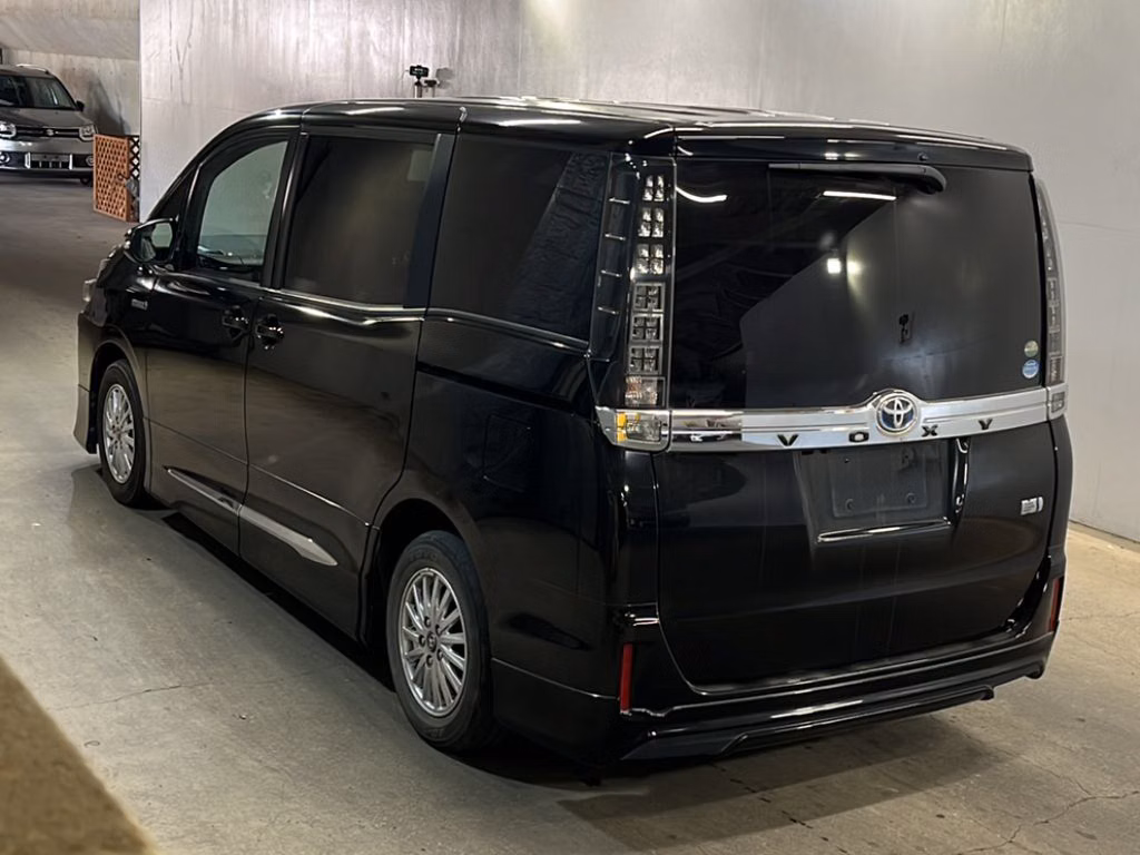 TOYOTA VOXY