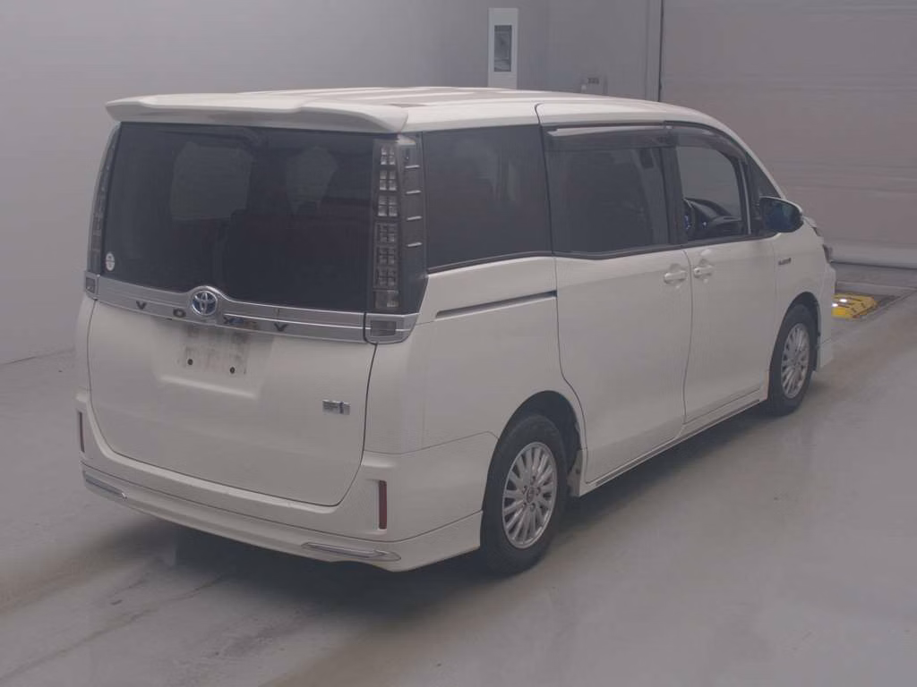 TOYOTA VOXY
