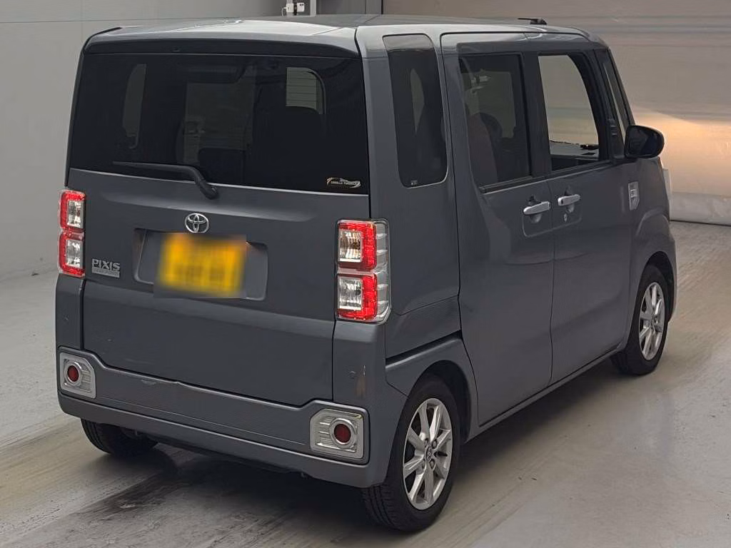 TOYOTA PIXIS MEGA