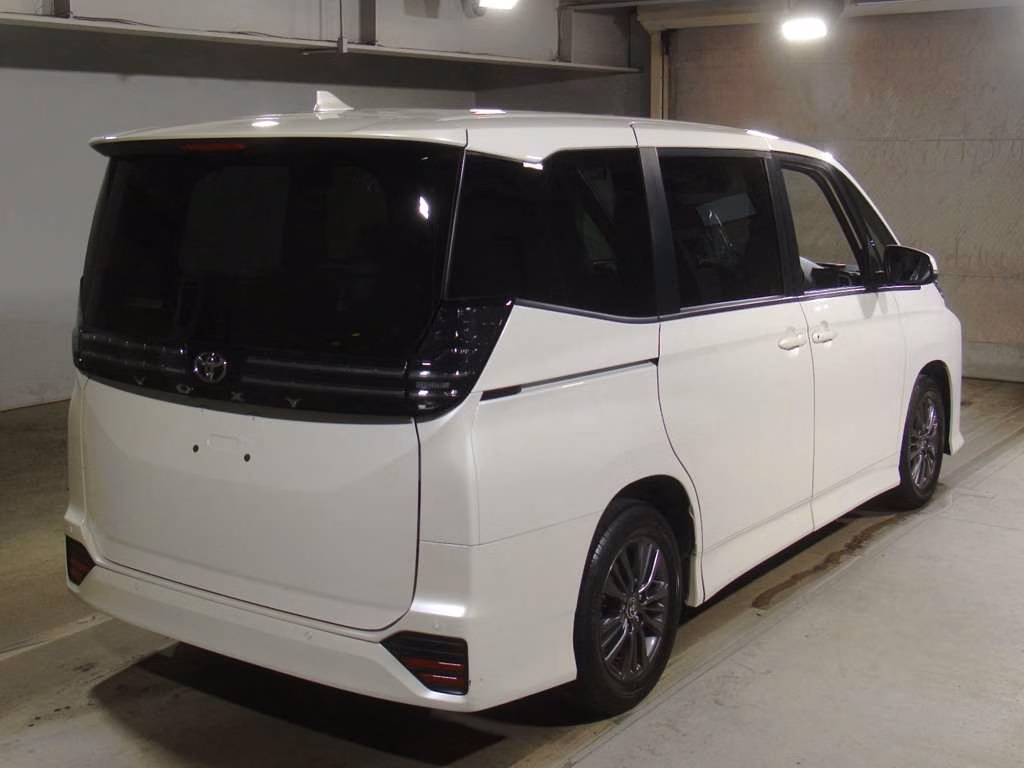 TOYOTA VOXY