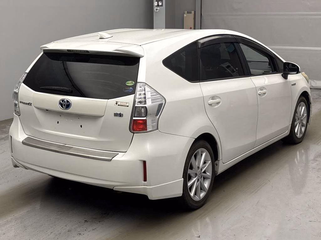 TOYOTA PRIUS ALPHA