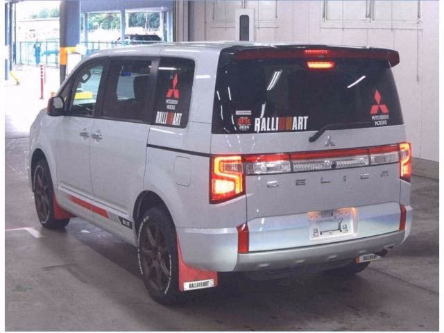 MITSUBISHI DELICA D:5
