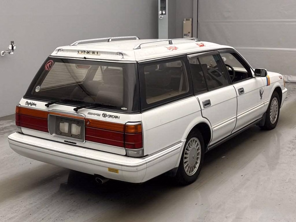 TOYOTA CROWN
