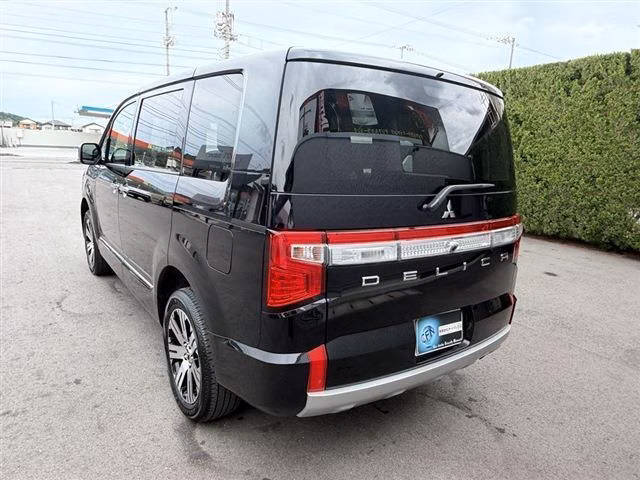 MITSUBISHI DELICA D:5