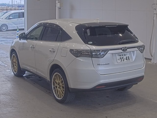 TOYOTA HARRIER