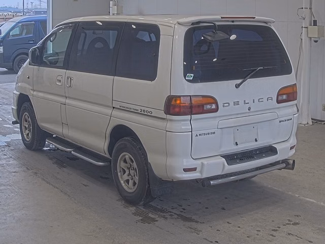 MITSUBISHI DELICA