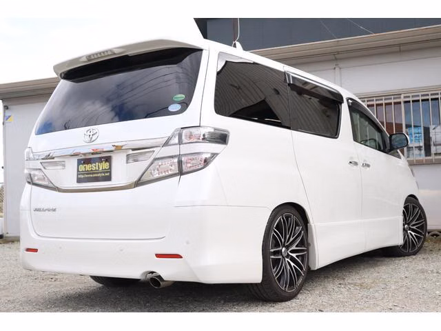 TOYOTA VELLFIRE