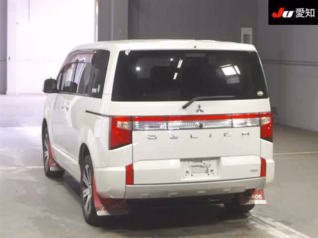 MITSUBISHI DELICA D:5
