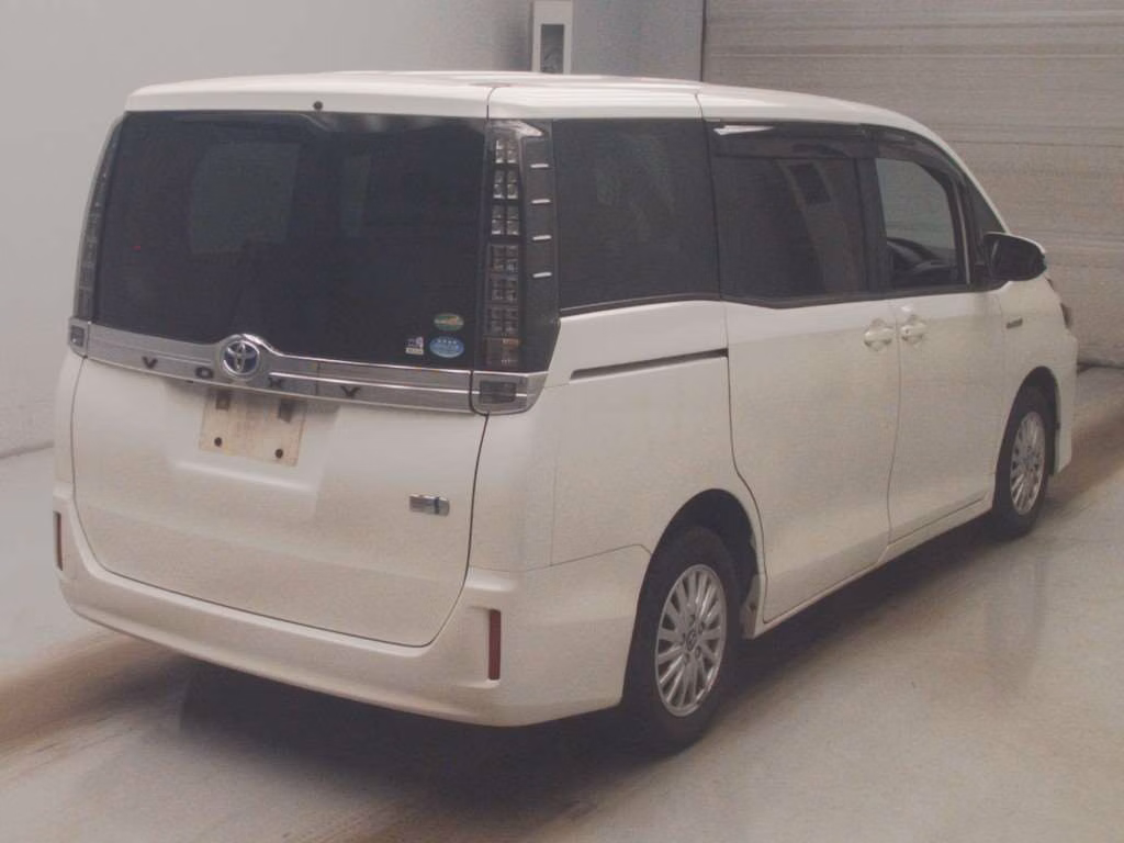 TOYOTA VOXY
