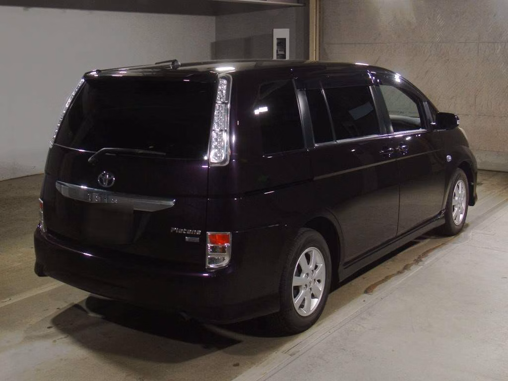 TOYOTA ISIS