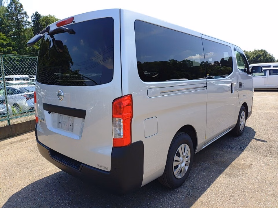 NISSAN NV350 CARAVAN