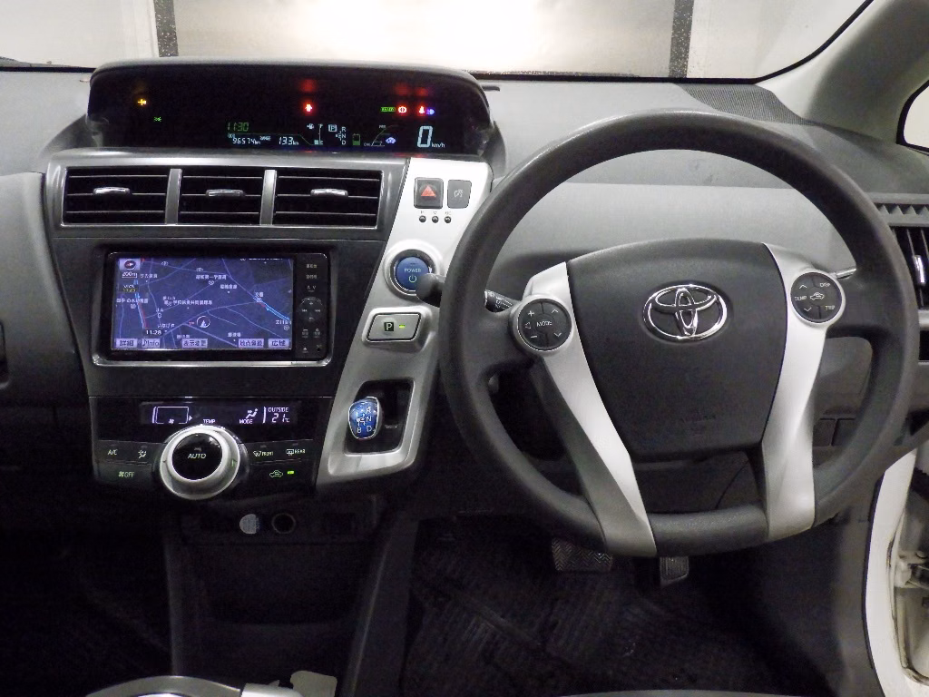 TOYOTA PRIUS ALPHA
