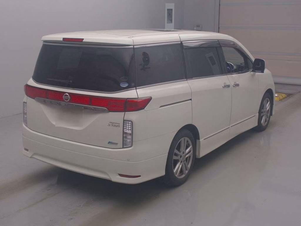 NISSAN ELGRAND