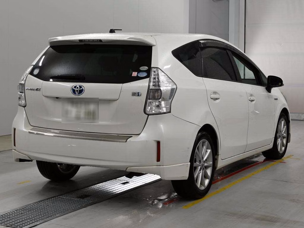 TOYOTA PRIUS ALPHA