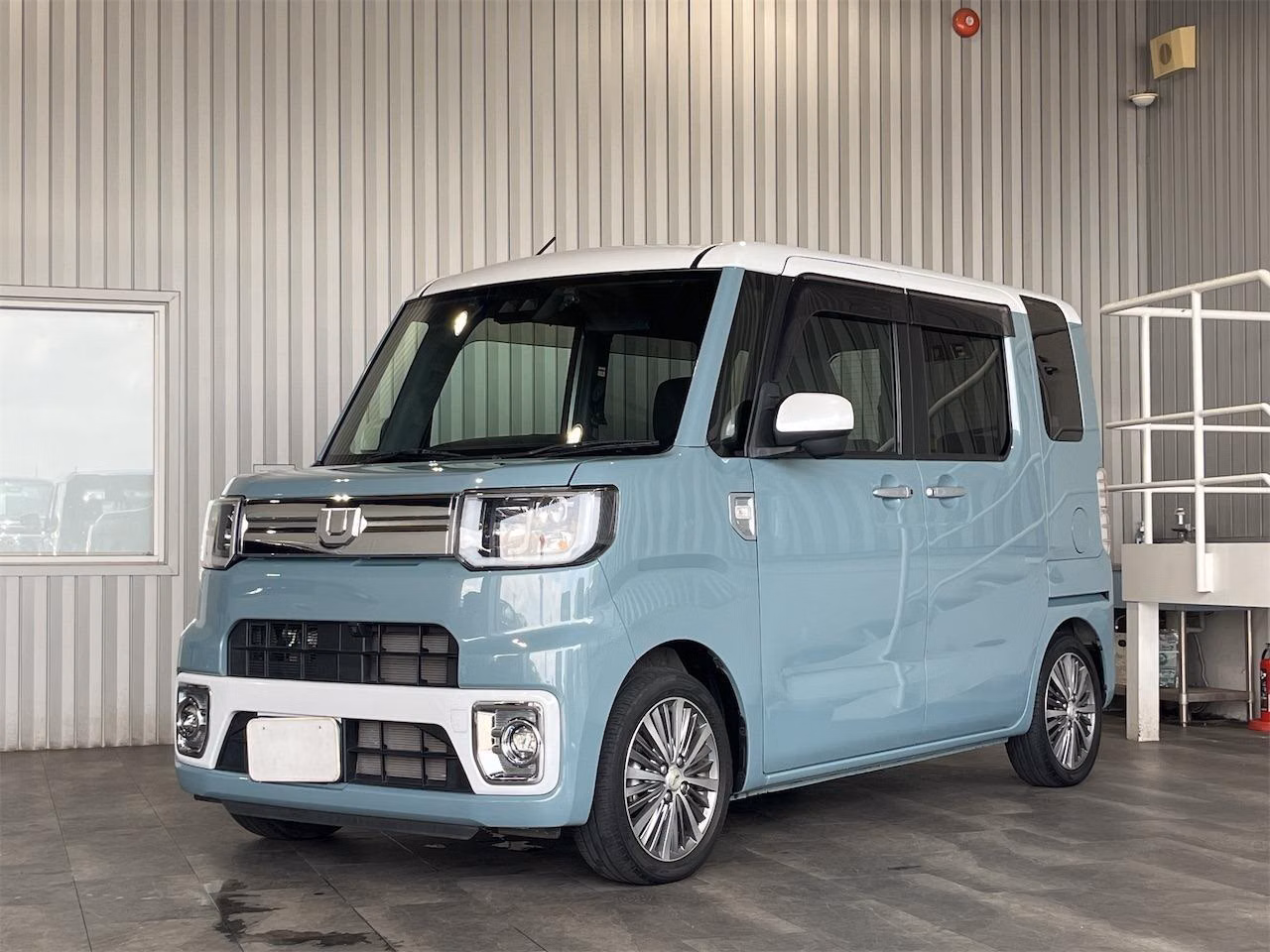 DAIHATSU WAKE