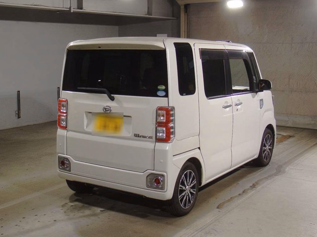DAIHATSU WAKE