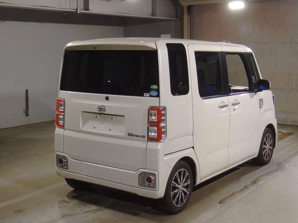 DAIHATSU WAKE
