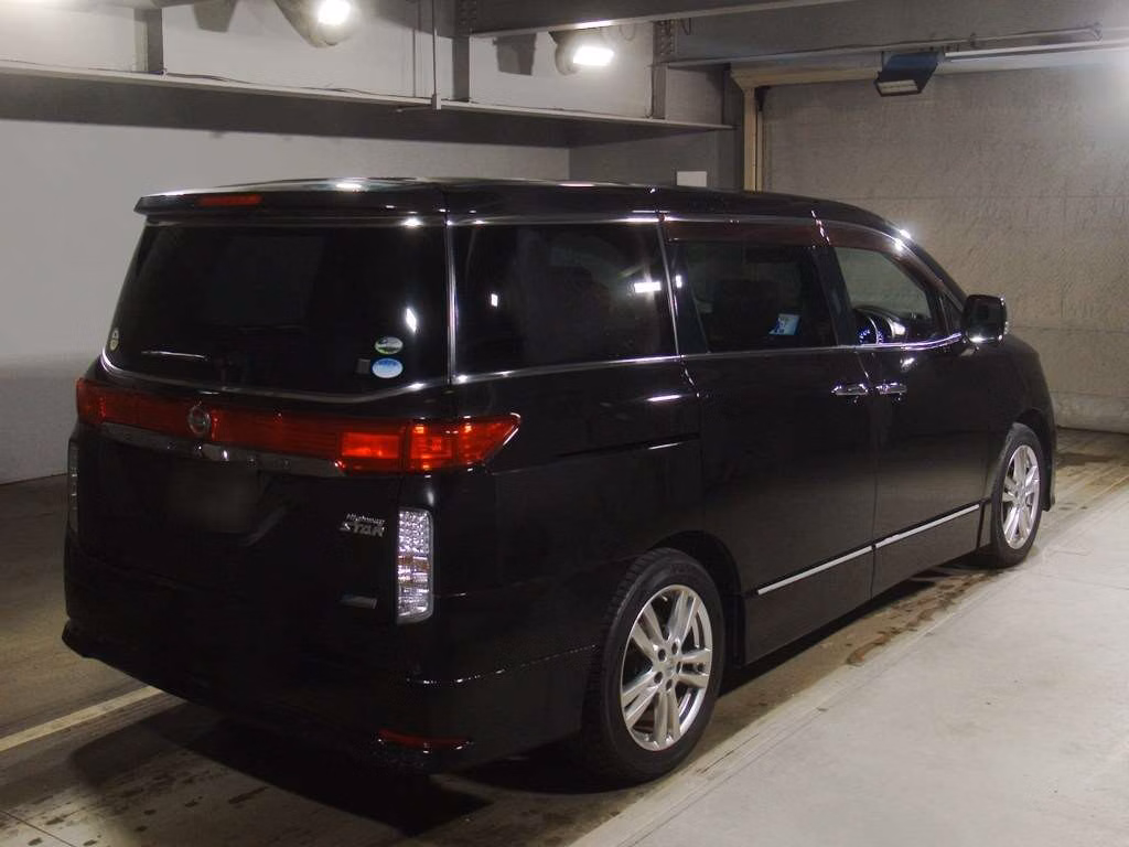 NISSAN ELGRAND