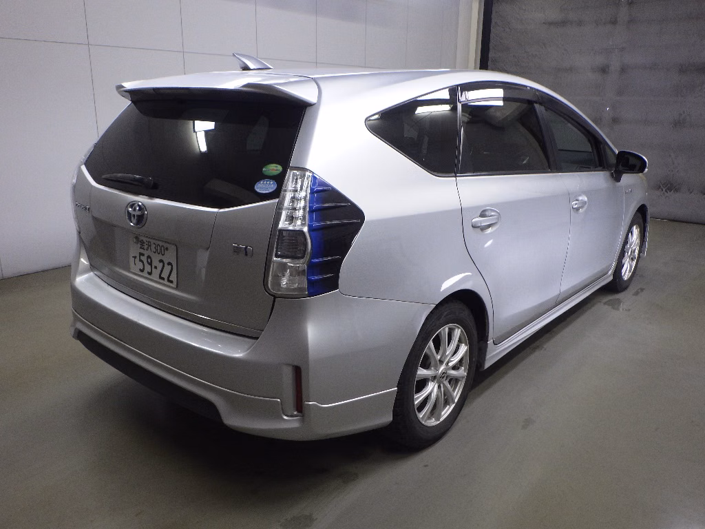 TOYOTA PRIUS ALPHA