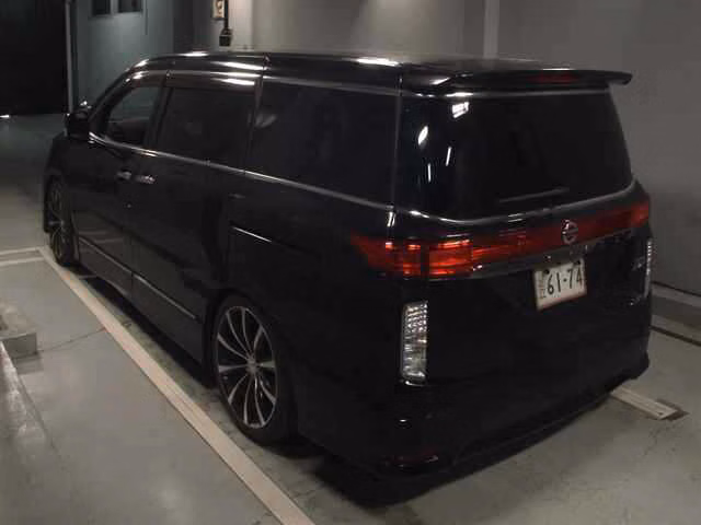 NISSAN ELGRAND
