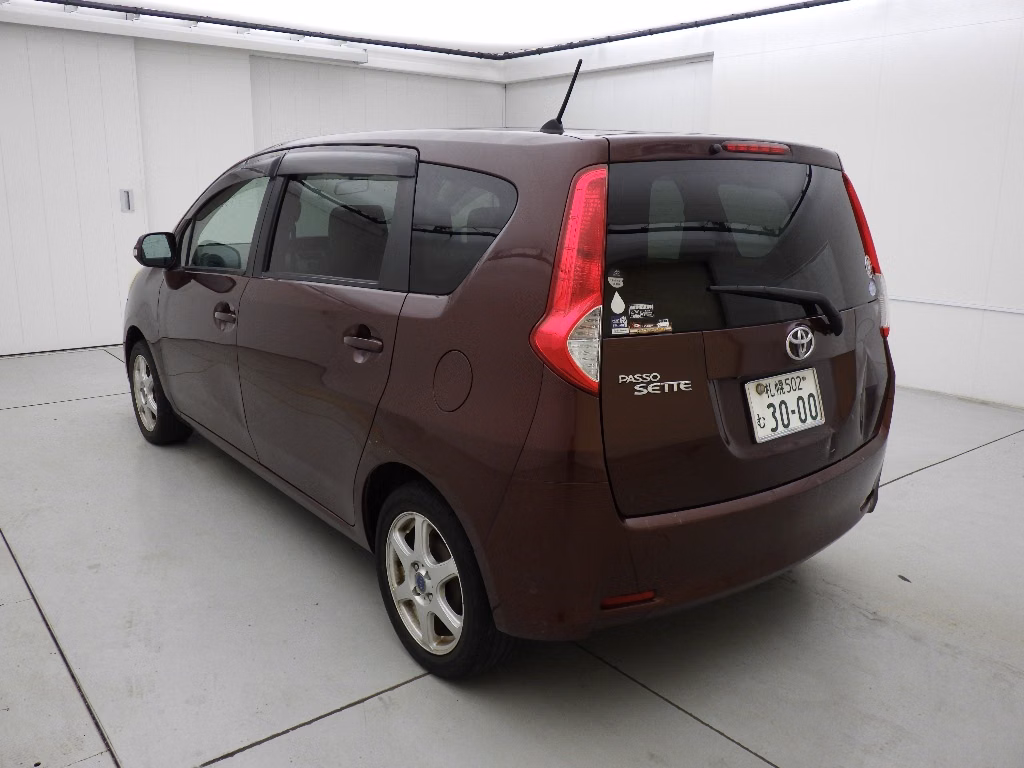 TOYOTA PASSO SETTE