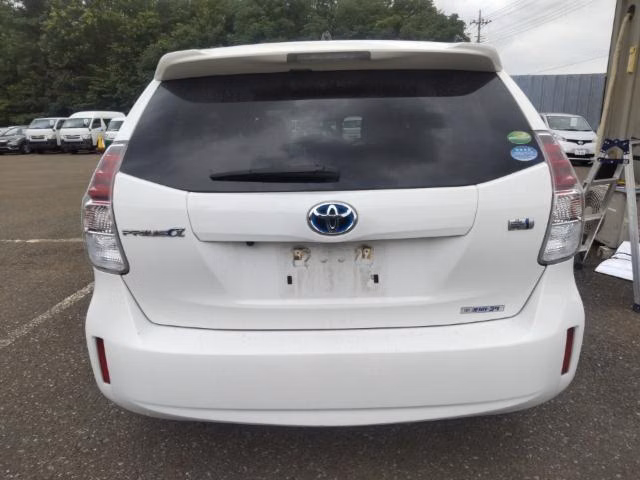 TOYOTA PRIUS ALPHA