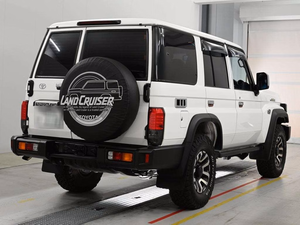 TOYOTA LAND CRUISER