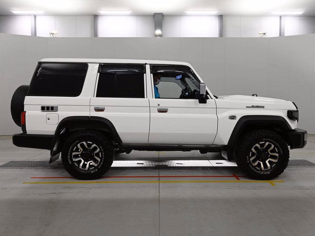 TOYOTA LAND CRUISER