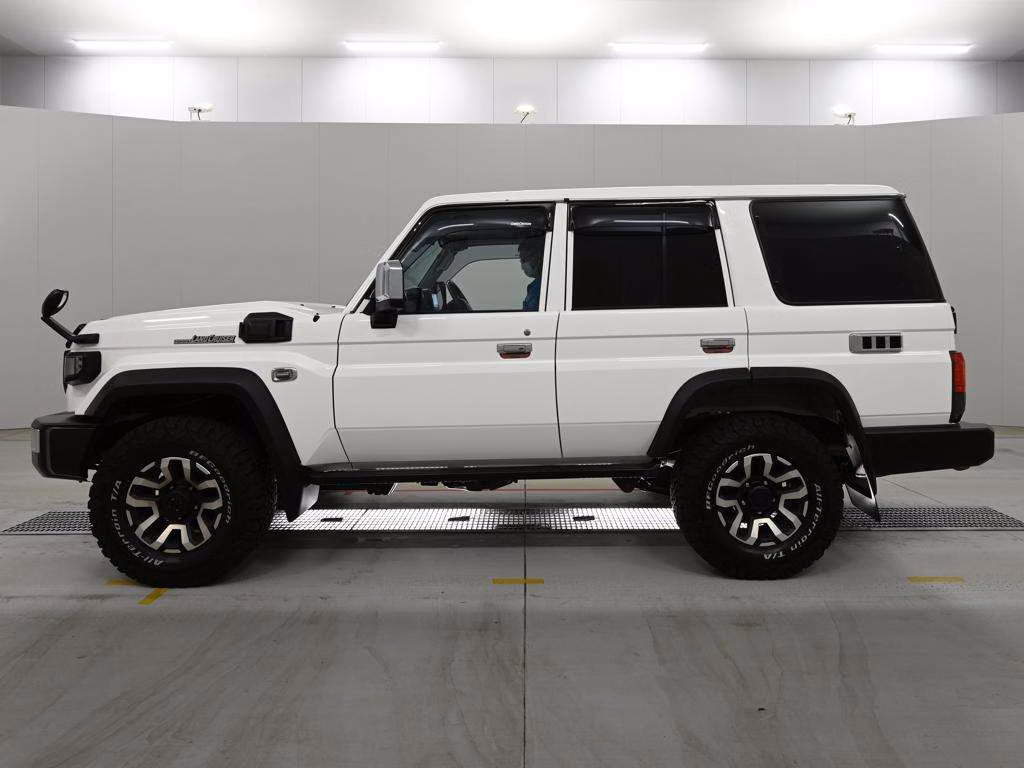 TOYOTA LAND CRUISER