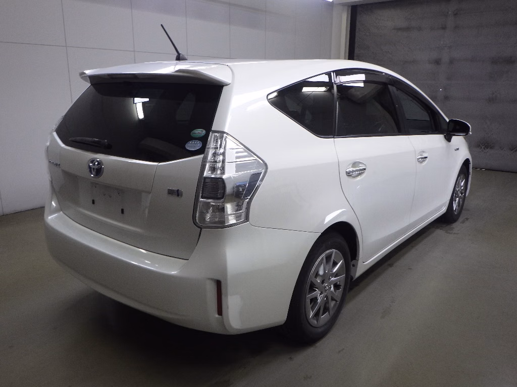 TOYOTA PRIUS ALPHA