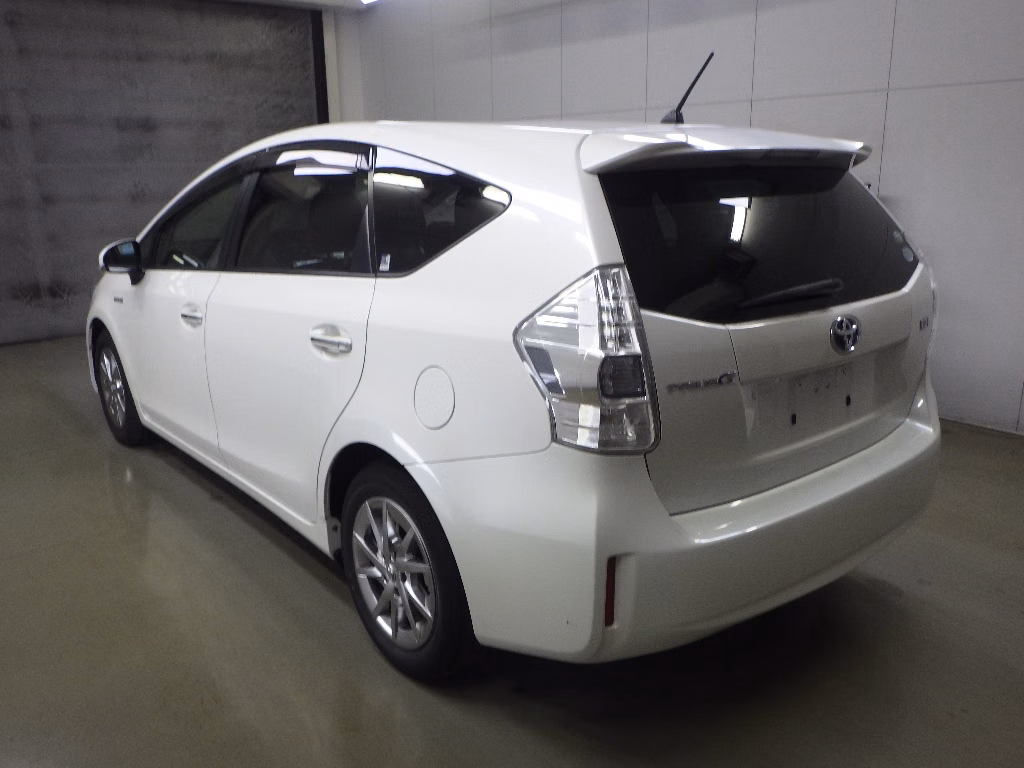 TOYOTA PRIUS ALPHA