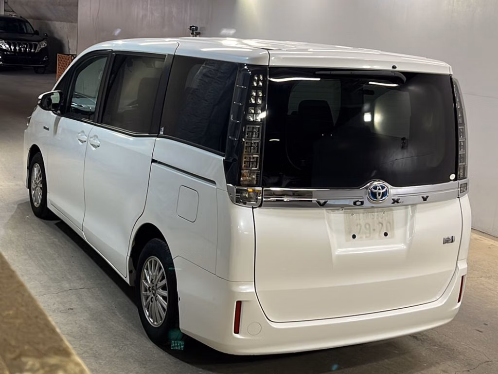TOYOTA VOXY