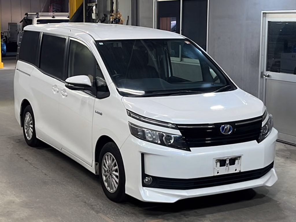 TOYOTA VOXY