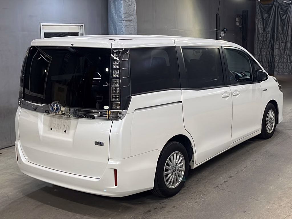 TOYOTA VOXY