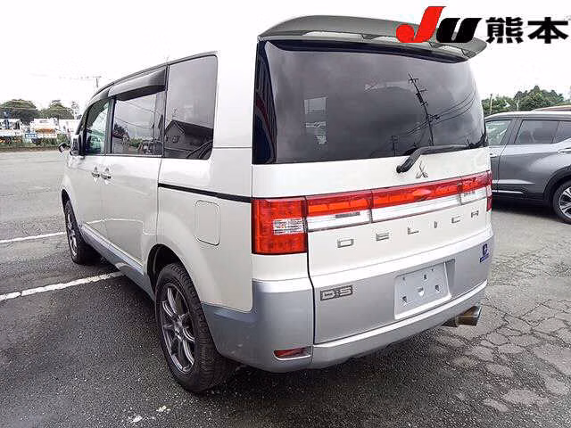 MITSUBISHI DELICA D:5
