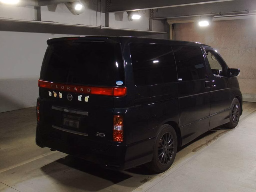 NISSAN ELGRAND