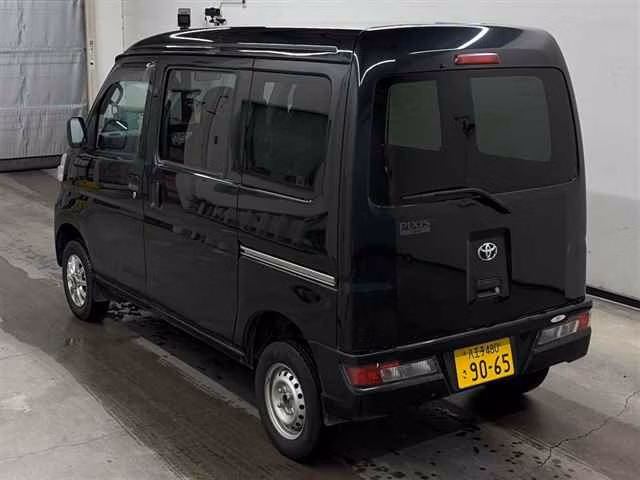 TOYOTA PIXIS VAN