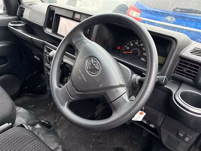 TOYOTA PIXIS VAN