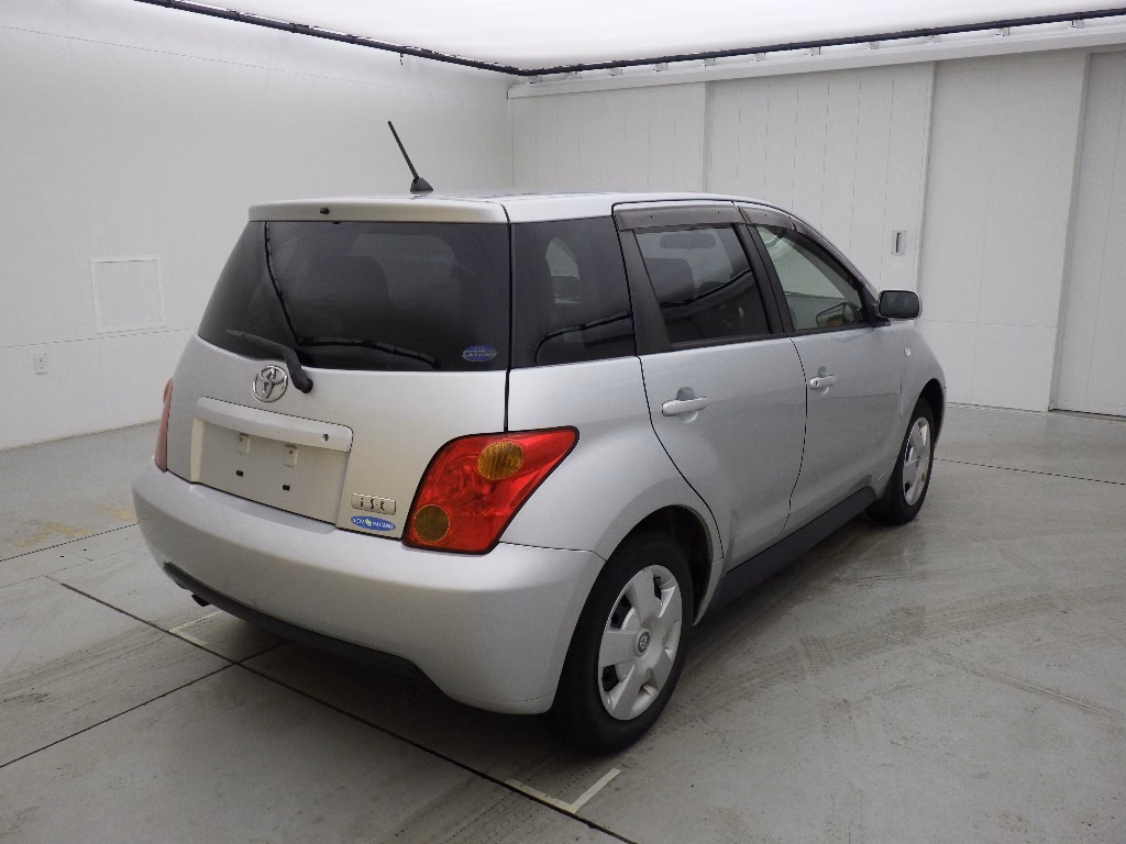 TOYOTA IST
