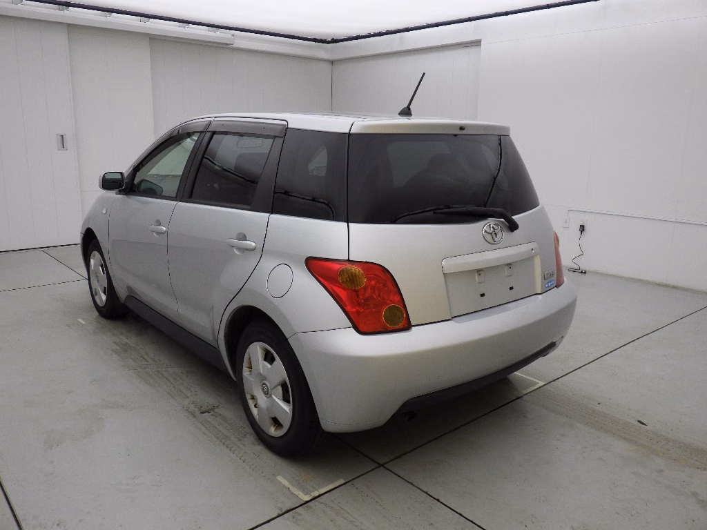 TOYOTA IST