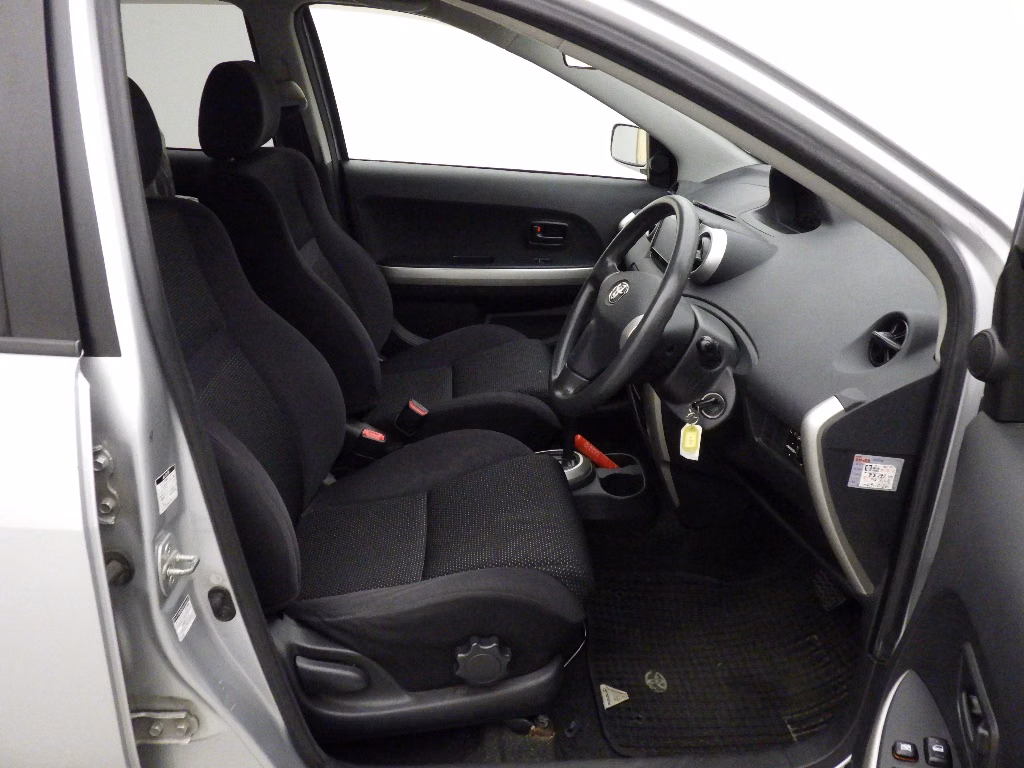 TOYOTA IST