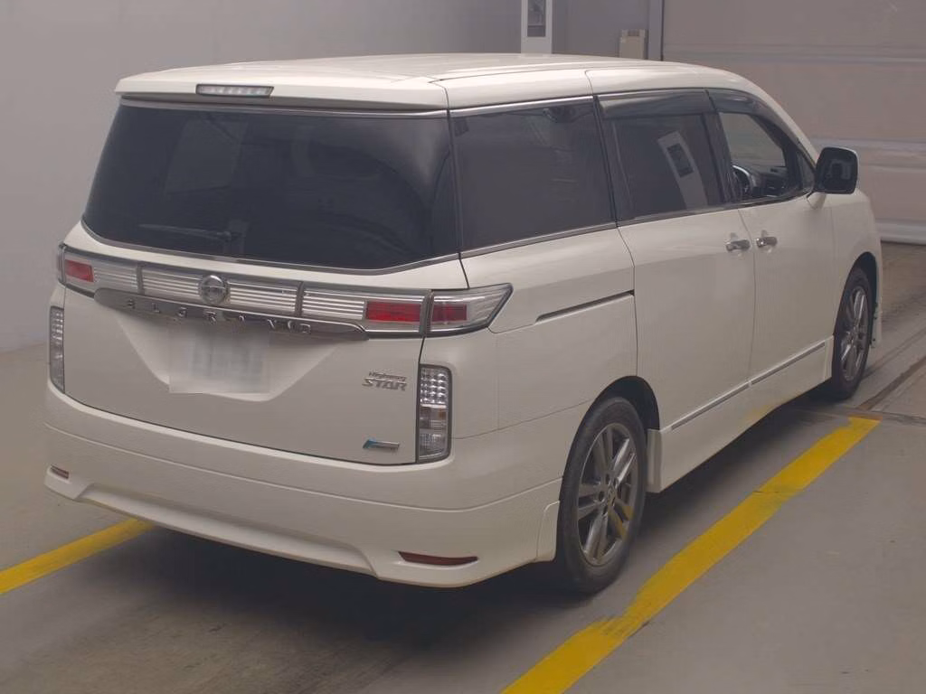 NISSAN ELGRAND
