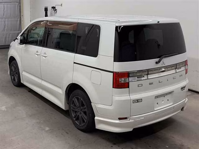 MITSUBISHI DELICA D:5
