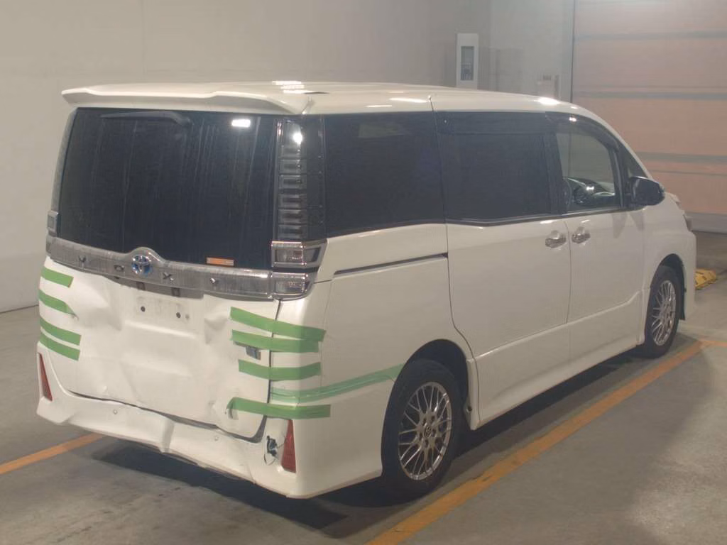 TOYOTA VOXY